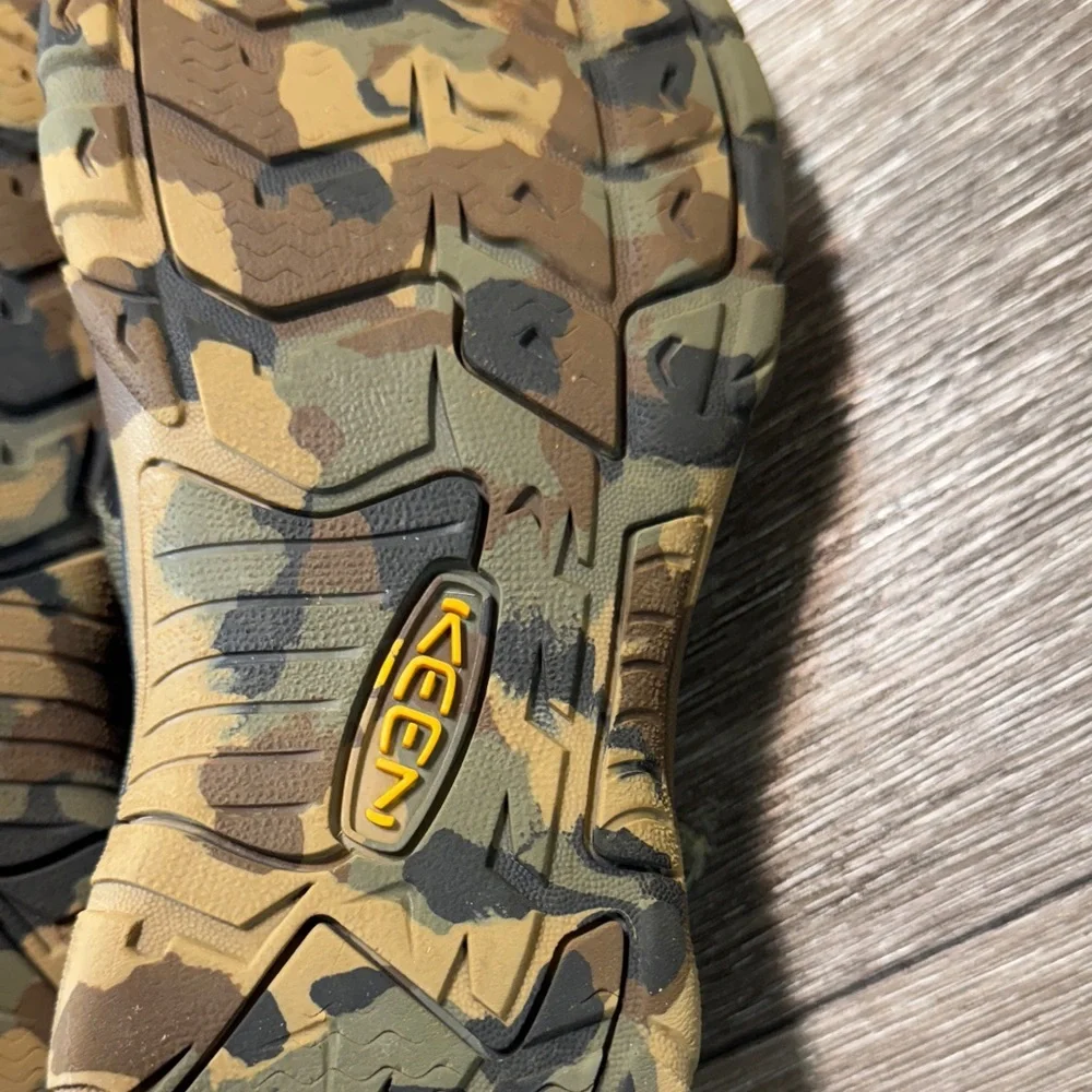 Keen Kids Camouflage Outdoor Sandals size 37 (s158)